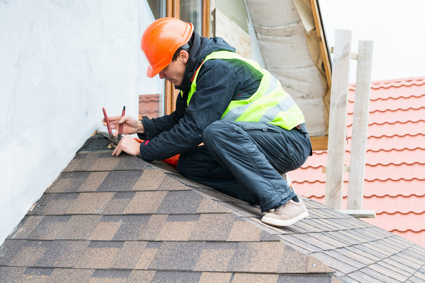 About us - Roofer builder worker | Frontline Roofing & Property Maintenance